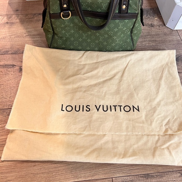 Louis Vuitton
Monogram Mini Josephine
Shoulder Bag - Picture 1 of 4